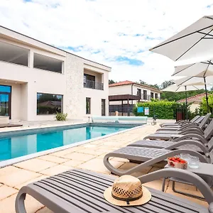 Vsg - Relaxing Apartments, 200m From The Sea, With Pool, Sauna & Jacuzzi Apartman